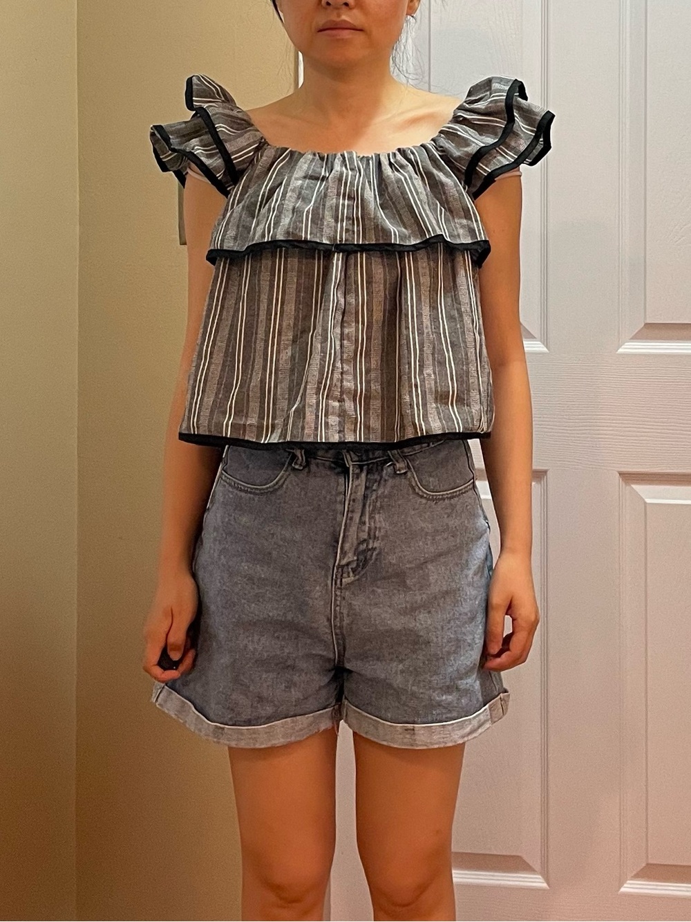 Sale By 9/30/2026 - Girls' Striped Ruffle Shoulder Top - Gray